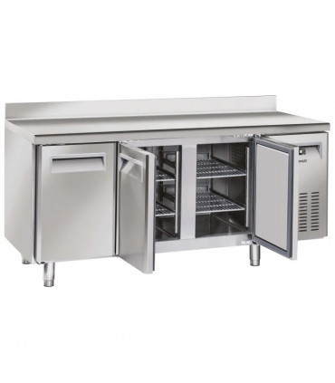 Table réfrigérée 3 portes avec dosseret CTARD3P CASSELIN Table réfrigérée 3 portes avec dosseret CTARD3P CASSELIN